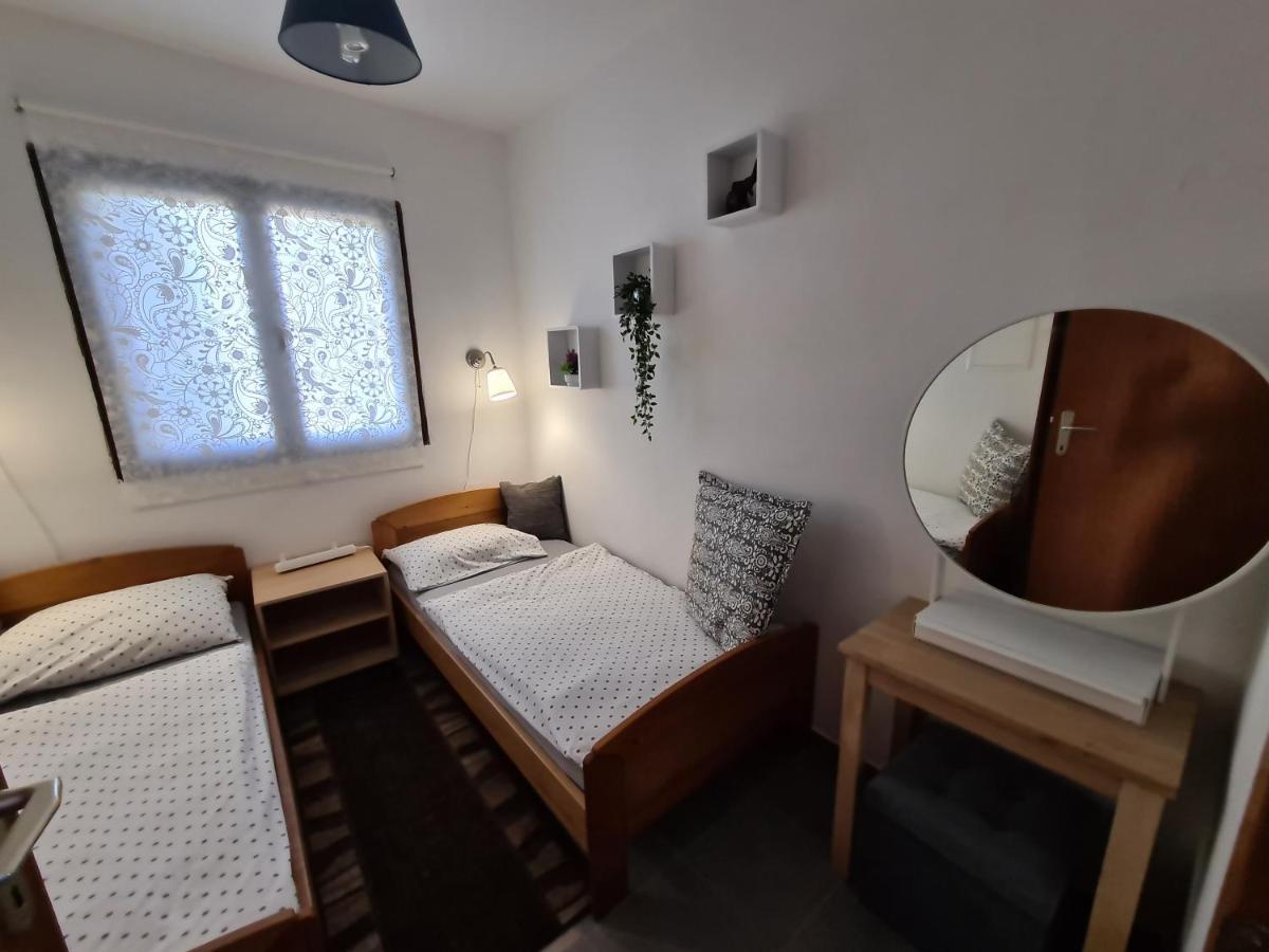 Apartmani Bellevue Vir Dış mekan fotoğraf