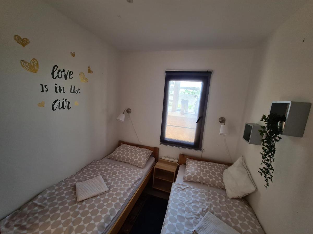 Apartmani Bellevue Vir Dış mekan fotoğraf